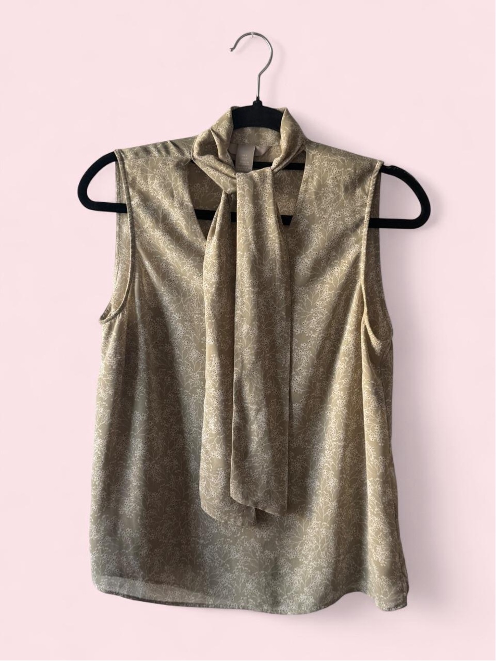 H&M Sleeveless Tie-Neck Blouse in Metallic Champagne-Gold